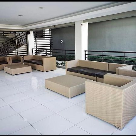 One Spatial Two Bedroom Condominium Unit With Pool And Gym Free Netflix And Wifi Iloilo City Ngoại thất bức ảnh