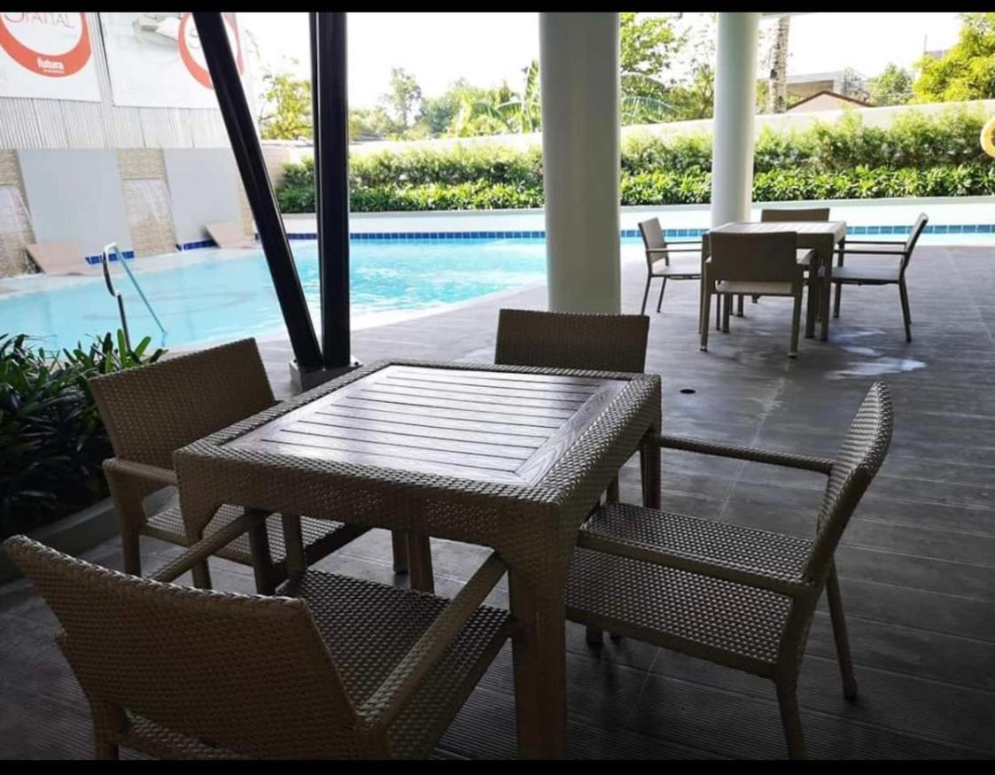 One Spatial Two Bedroom Condominium Unit With Pool And Gym Free Netflix And Wifi Iloilo City Ngoại thất bức ảnh